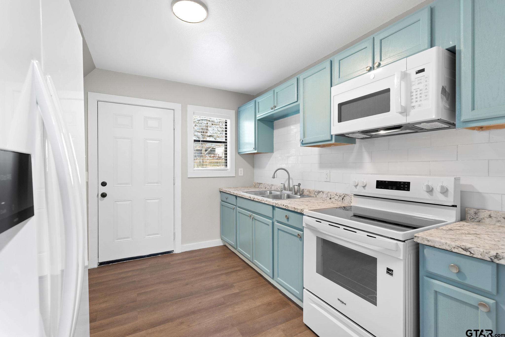 214 Randolph Street Lone Star, TX 75668 - Photo 6 of 25