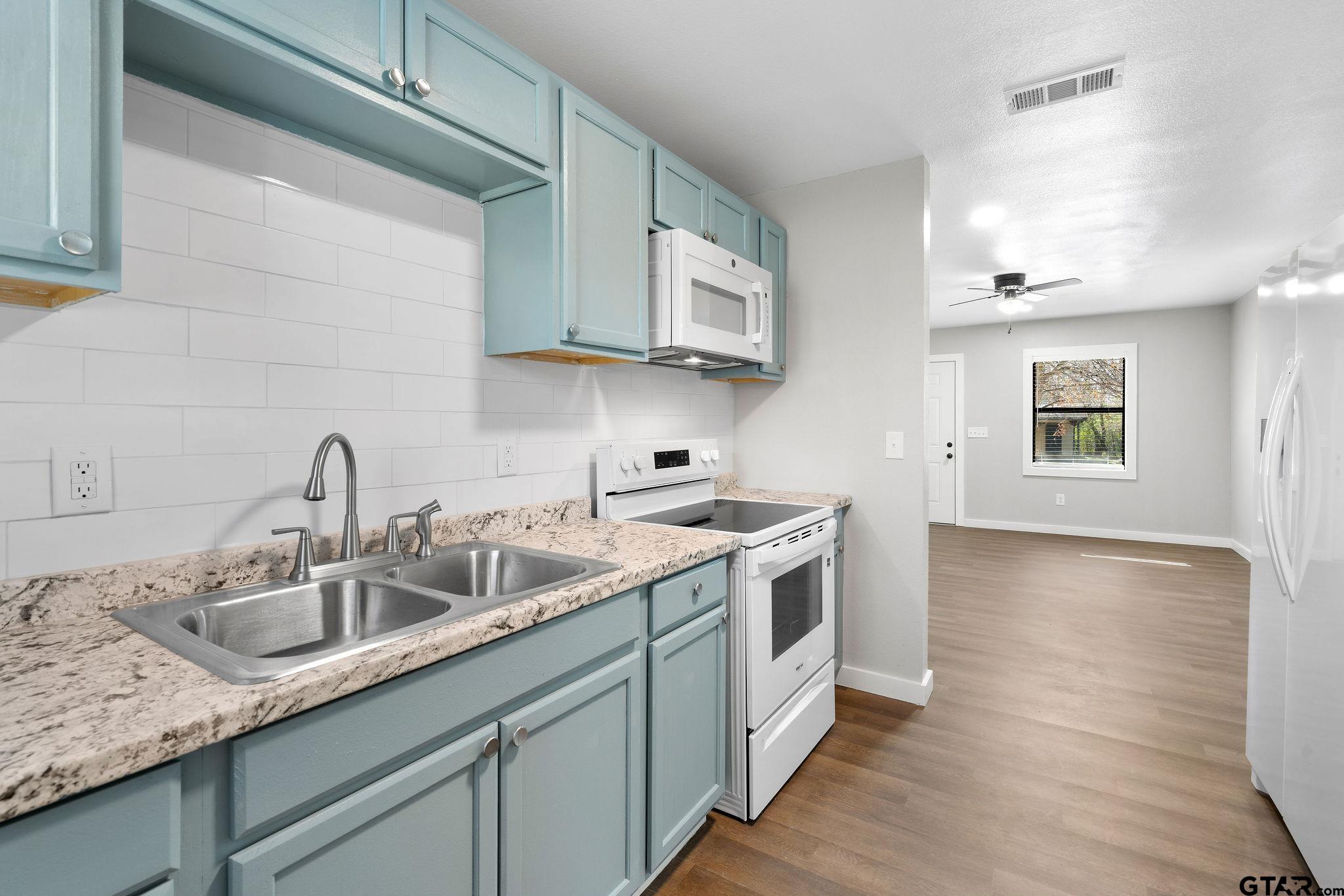 214 Randolph Street Lone Star, TX 75668 - Photo 8 of 25