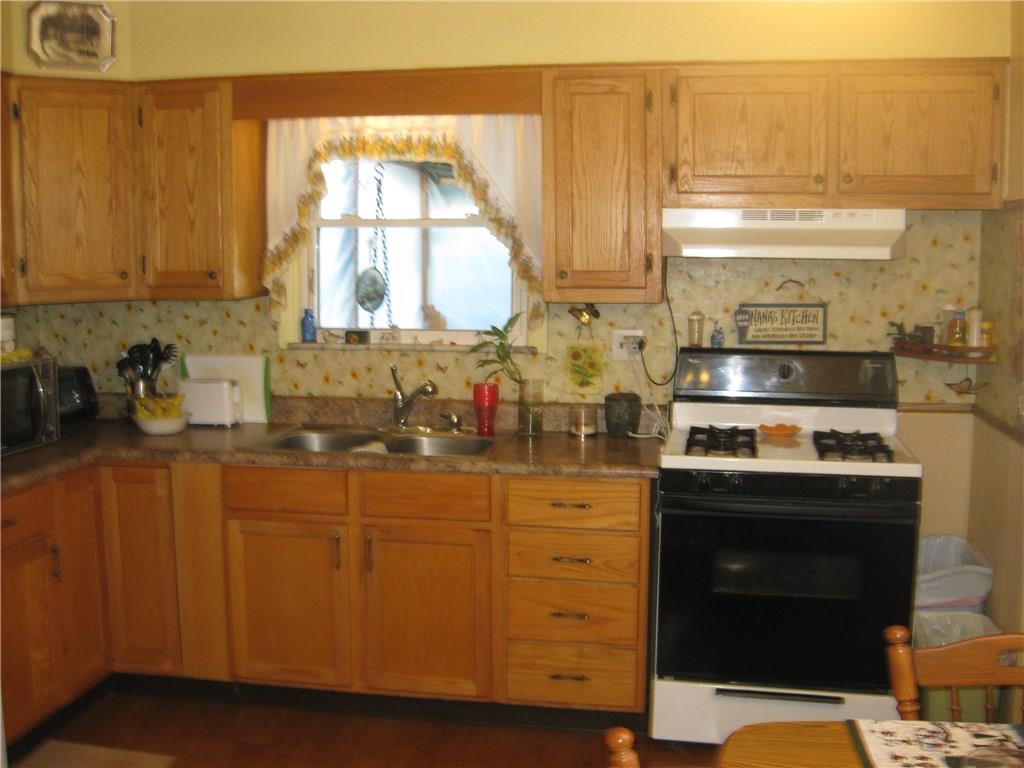 962 Leesburg Station Road Volant, PA 16156 - Photo 4 of 16 Eat in kitchen