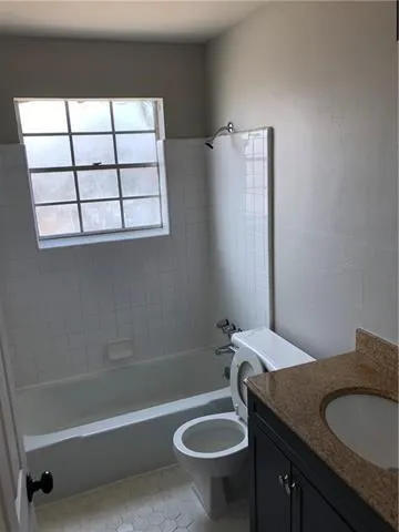 $1,150 | 3701 Houma Boulevard, Unit 201, Metairie, LA 70006