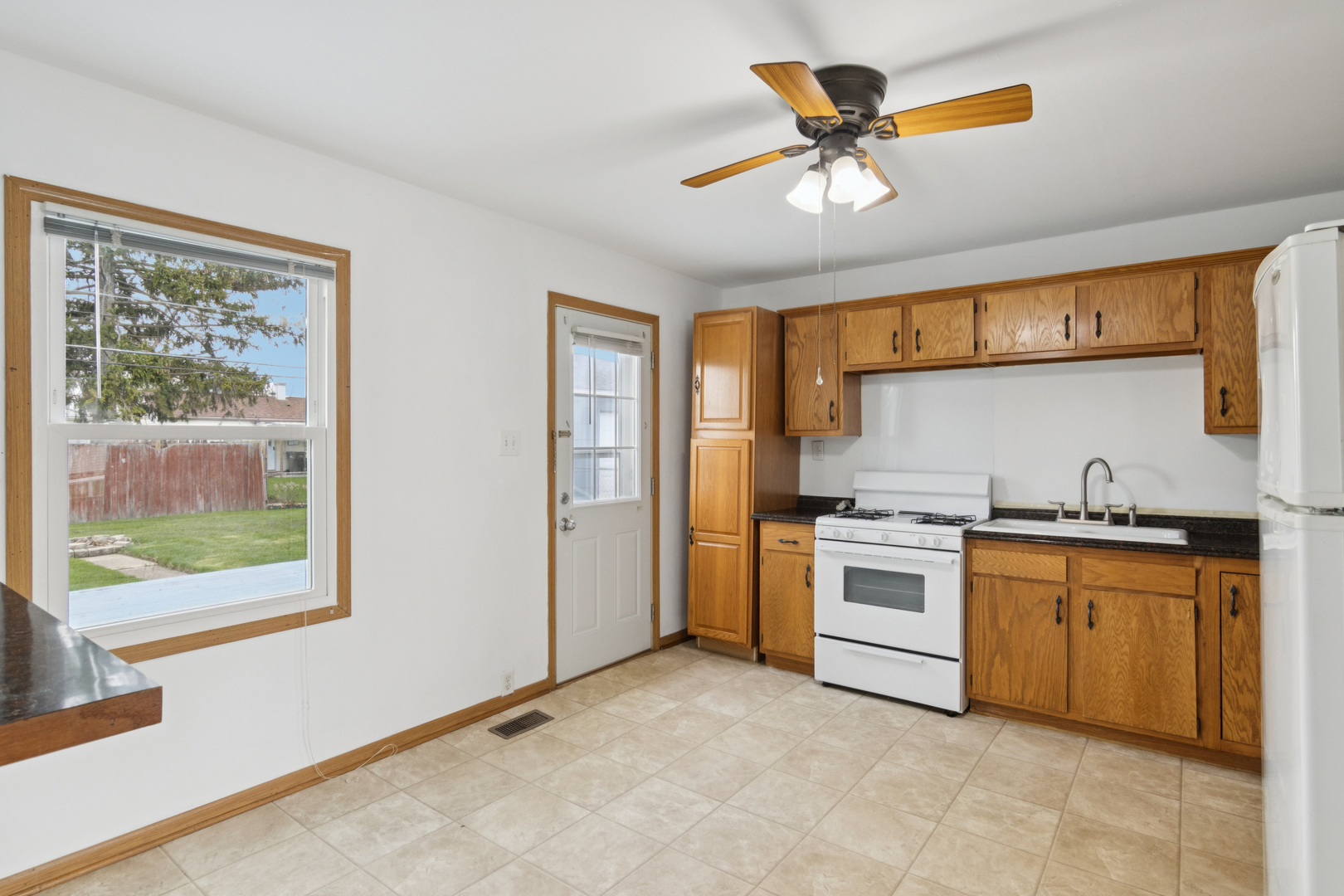 506 Kenyon Avenue Romeoville, IL 60446 - Photo 11 of 39