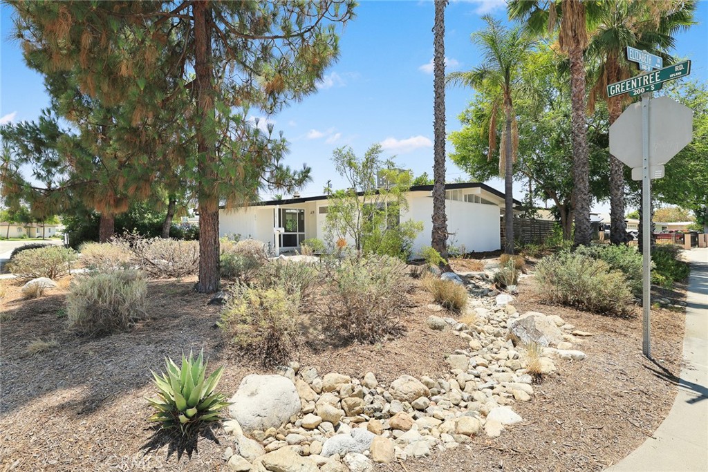 271 Greentree Road Upland, CA 91786 - Photo 2 of 38