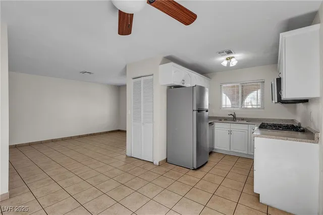 $2,200 | 218 Kirk Avenue, Henderson, NV 89015