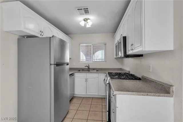 $2,200 | 218 Kirk Avenue, Henderson, NV 89015