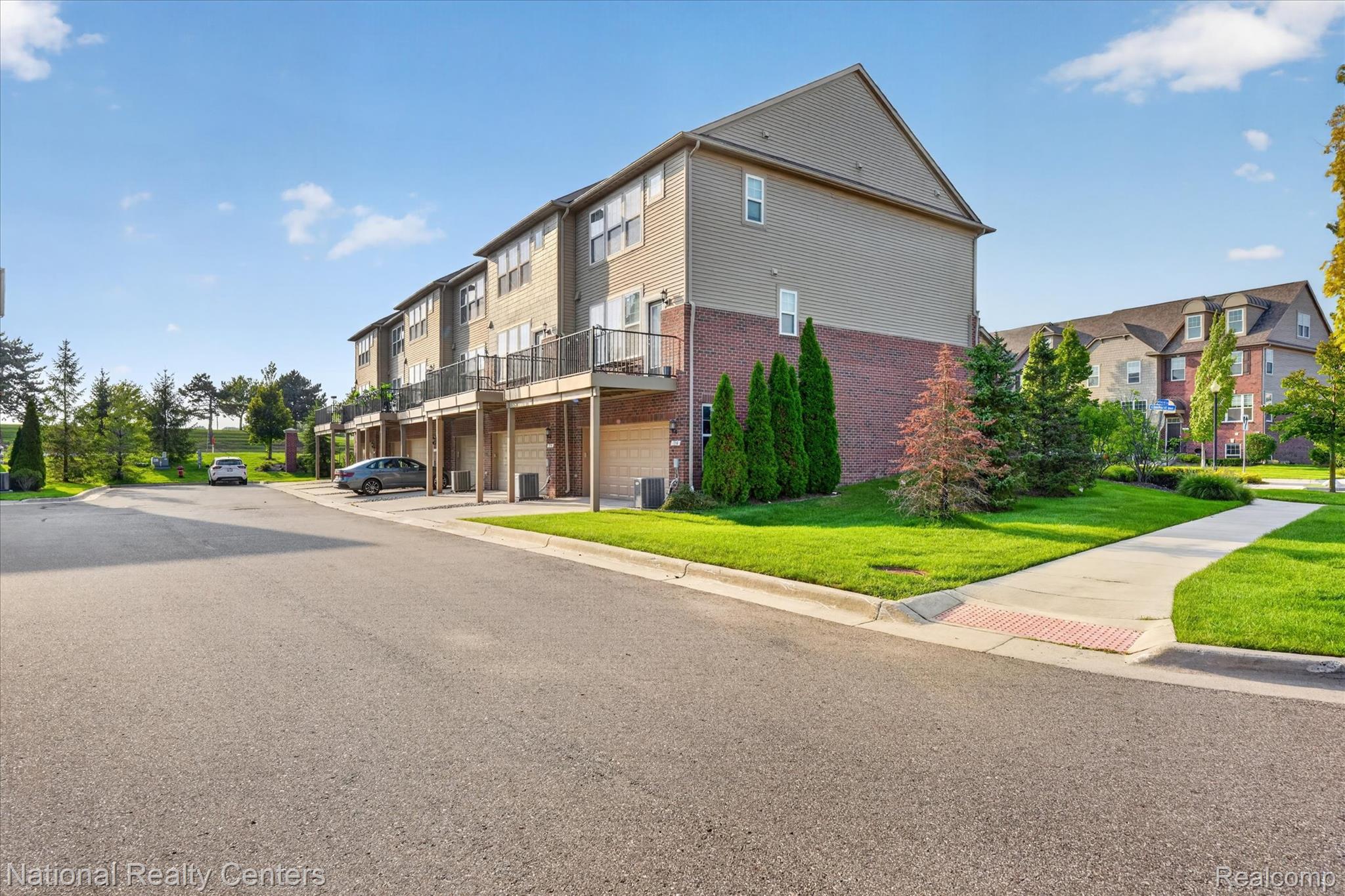 06-330-Glenhurst-Blvd-Rochester-Hills-WindowStill.jpg