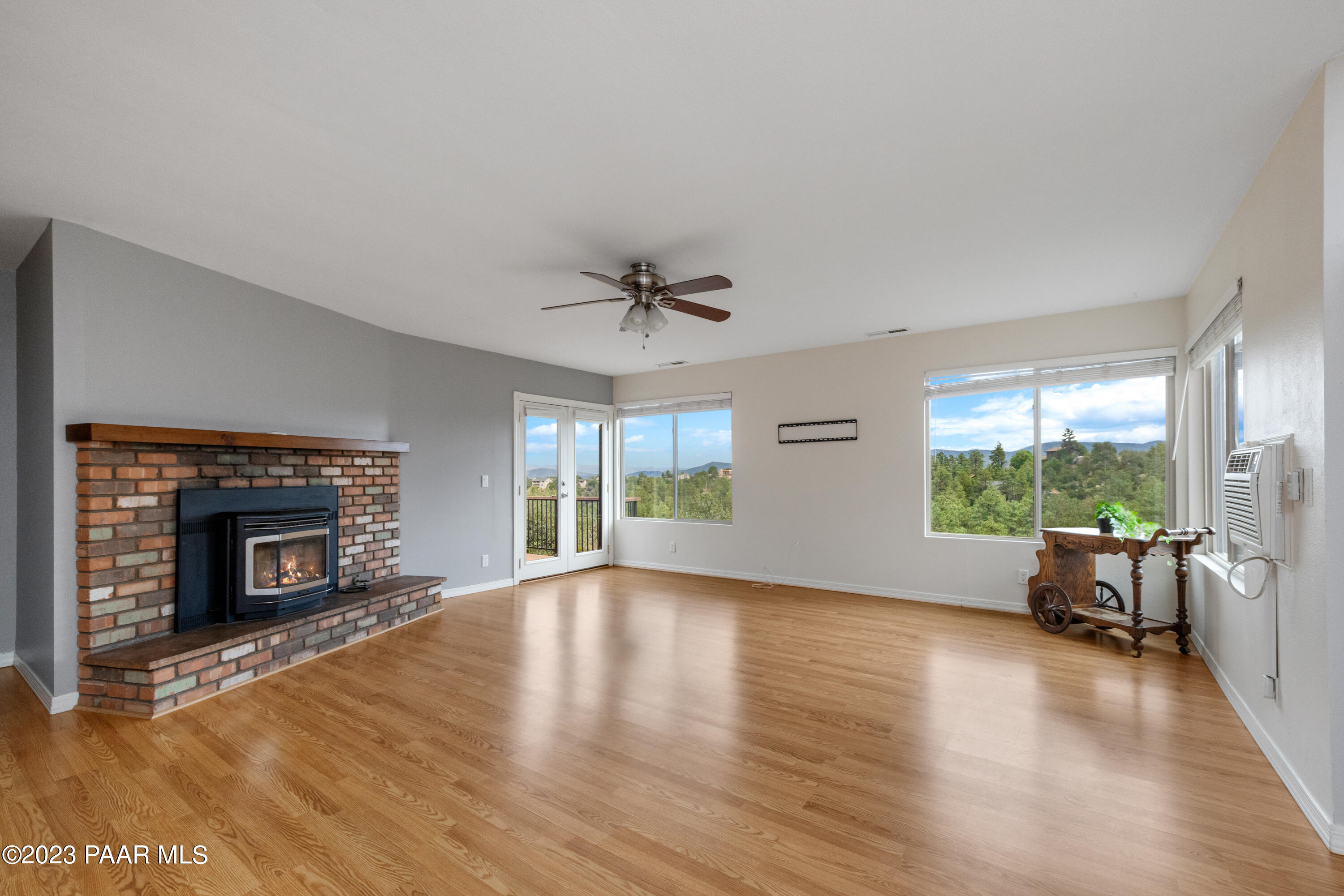 2144 Lessig Circle Prescott, AZ 86303 - Photo 3 of 25 Living Room