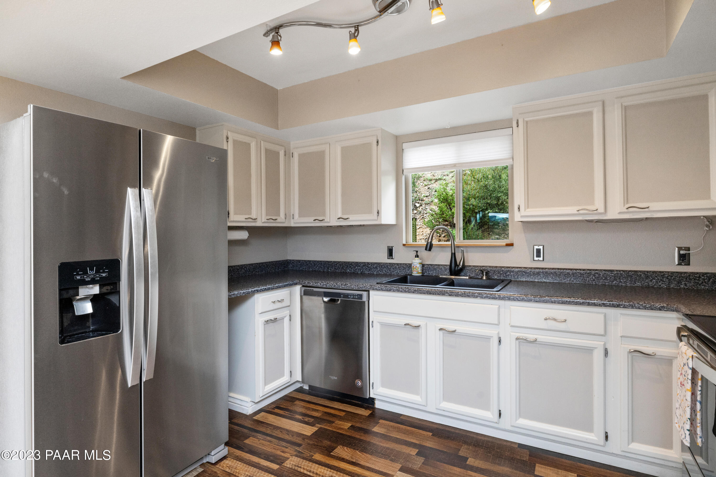 2144 Lessig Circle Prescott, AZ 86303 - Photo 7 of 25 Kitchen
