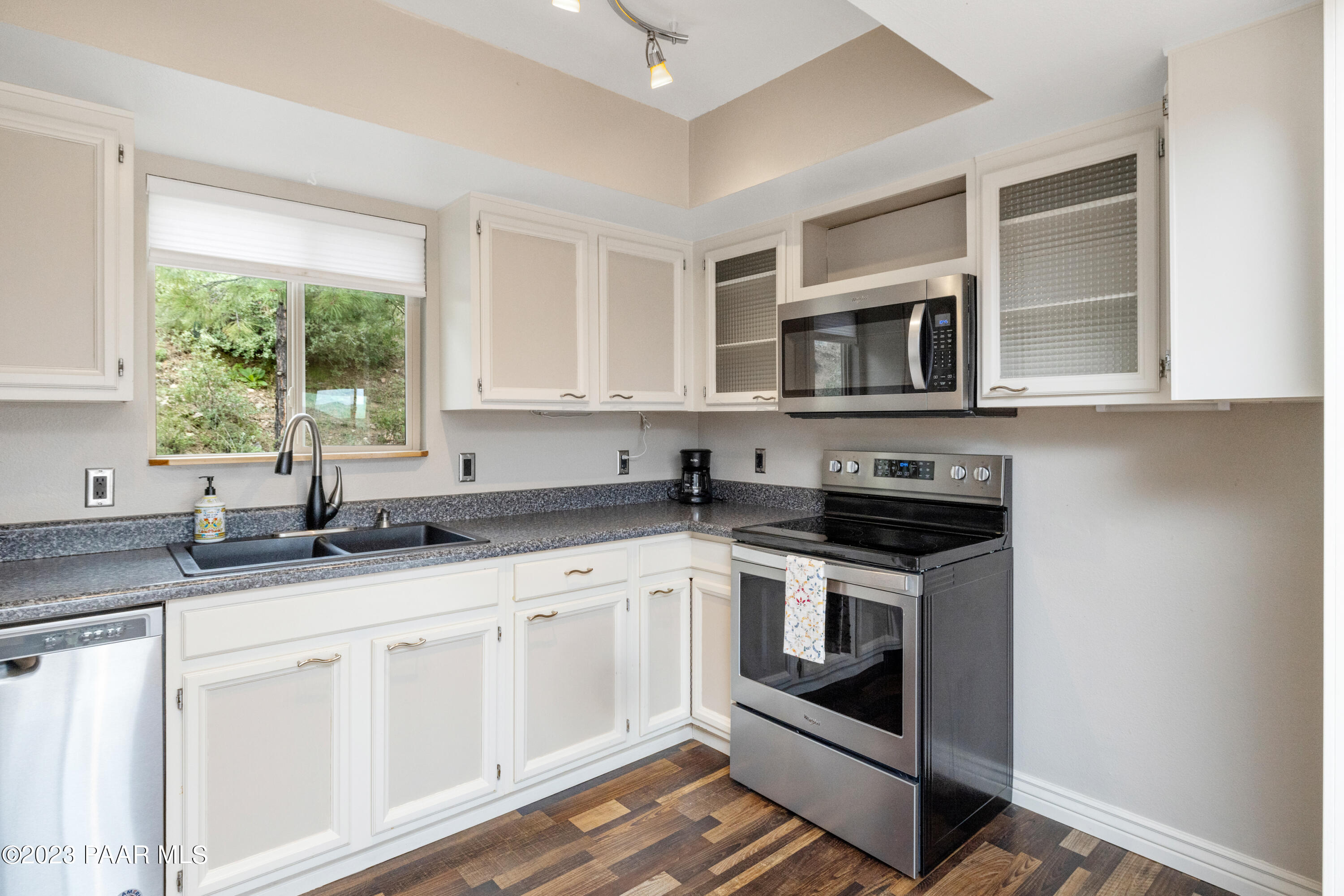 2144 Lessig Circle Prescott, AZ 86303 - Photo 8 of 25 Kitchen