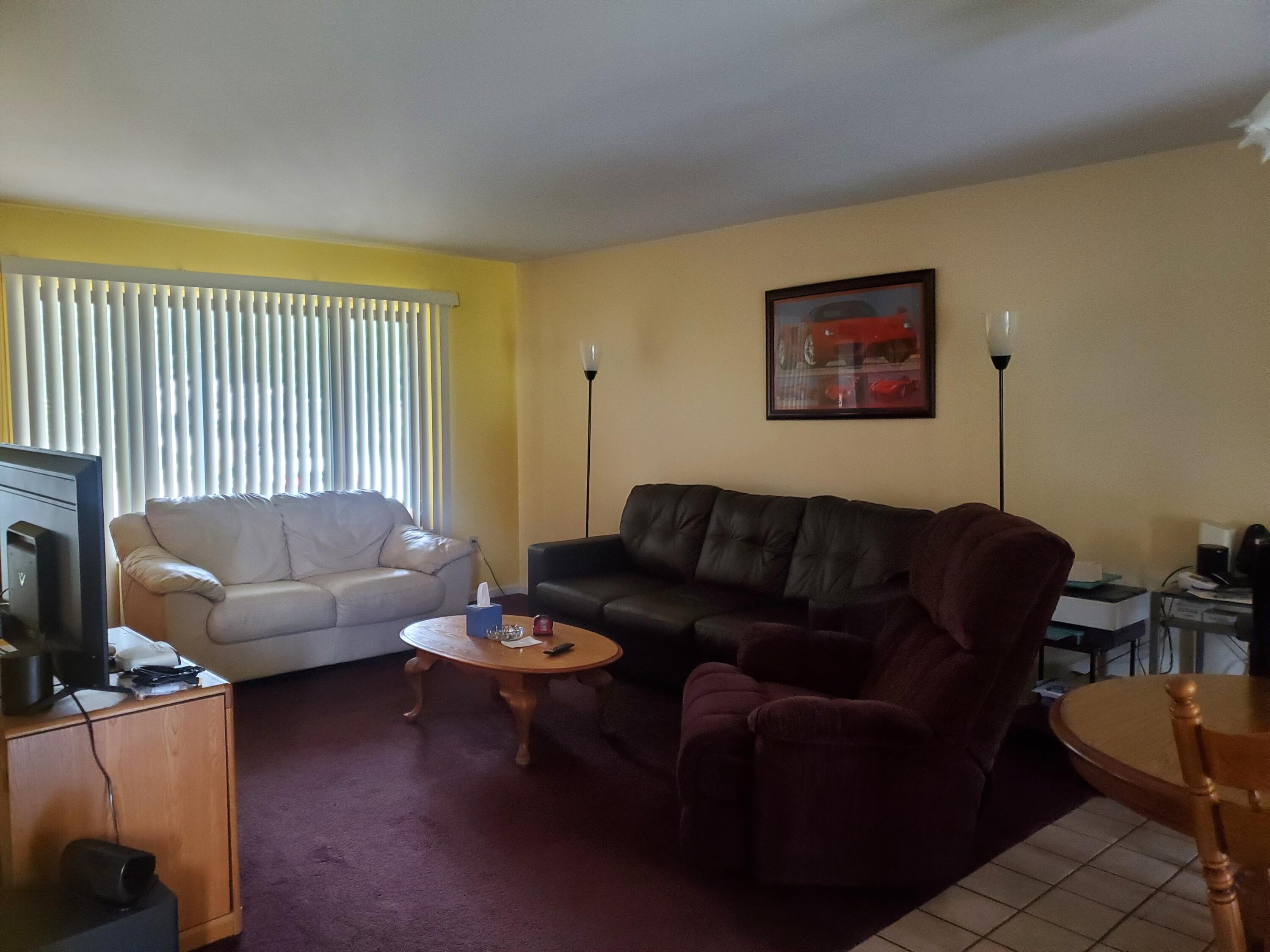 26215 Beverly Road Taylor, MI 48180 - Photo 2 of 16 livingroom