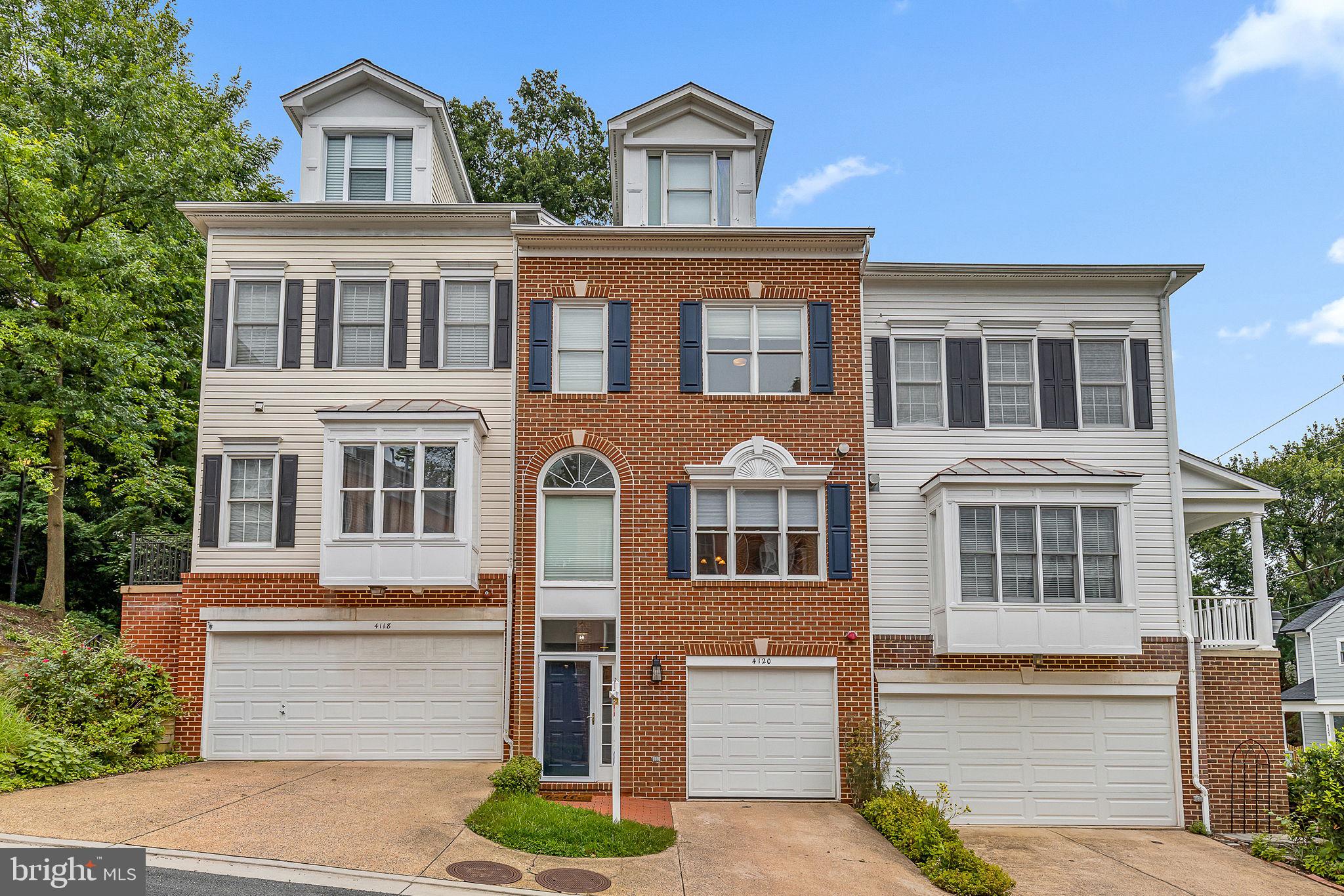 Large 4 level townhouse in GREAT location