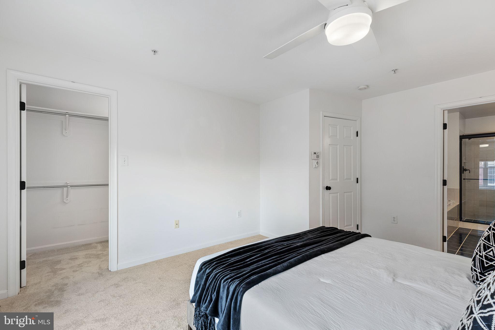 4120 21st Road North Arlington, VA 22207 - Photo 17 of 35 Walk-in closet