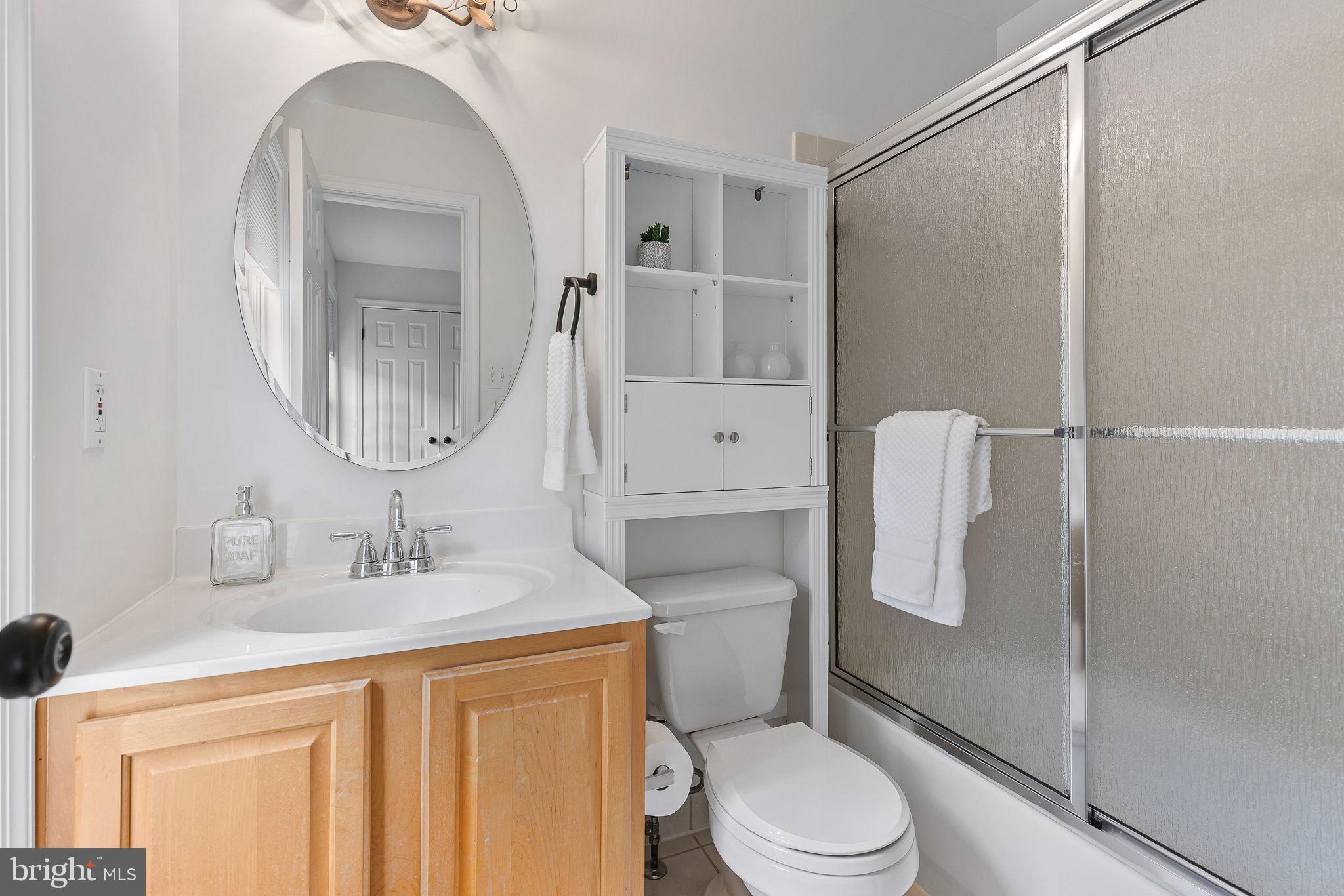 4120 21st Road North Arlington, VA 22207 - Photo 23 of 35 Second bedroom attached bath