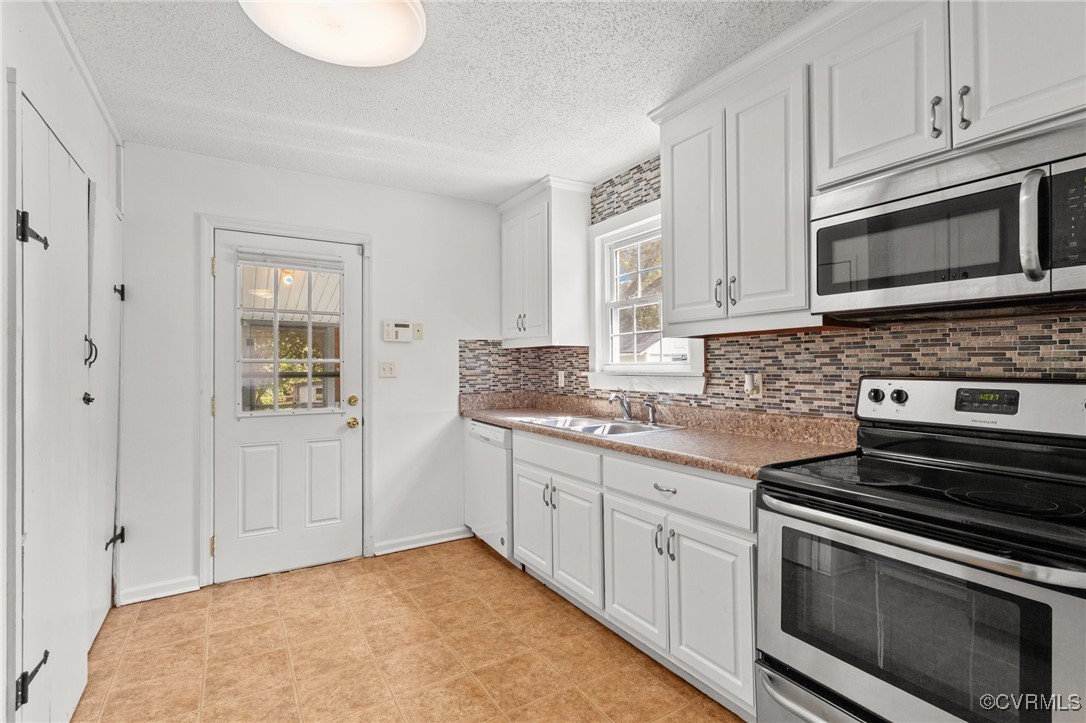11021 Cosby Mill Road Quinton, VA 23141 - Photo 13 of 43 Kitchen with stainless steel appliances, backsplas