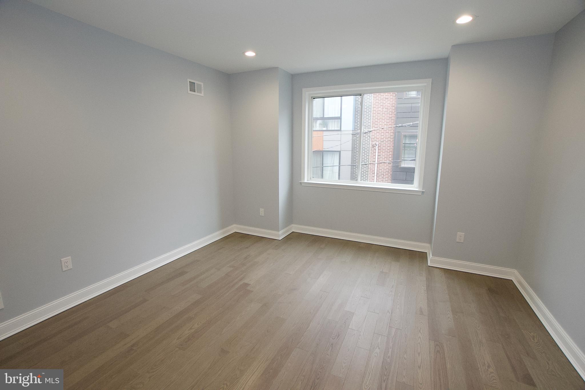 730 Mercy Street Philadelphia, PA 19148 - Photo 24 of 65 MASTER BEDROOM