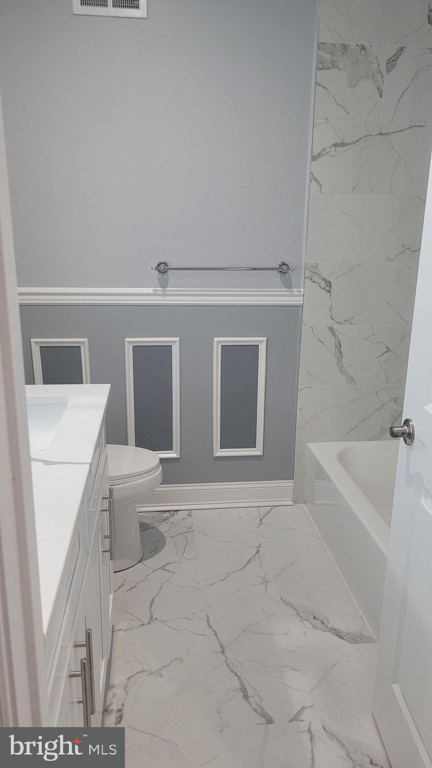 730 Mercy Street Philadelphia, PA 19148 - Photo 36 of 65 2ND FLOOR BATHROOM