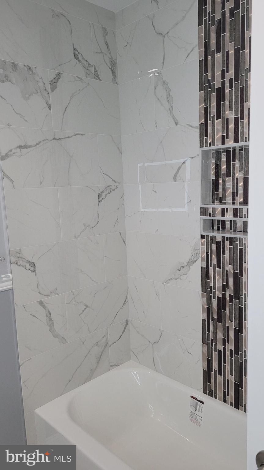 730 Mercy Street Philadelphia, PA 19148 - Photo 38 of 65 2ND FLOOR BATHROOM