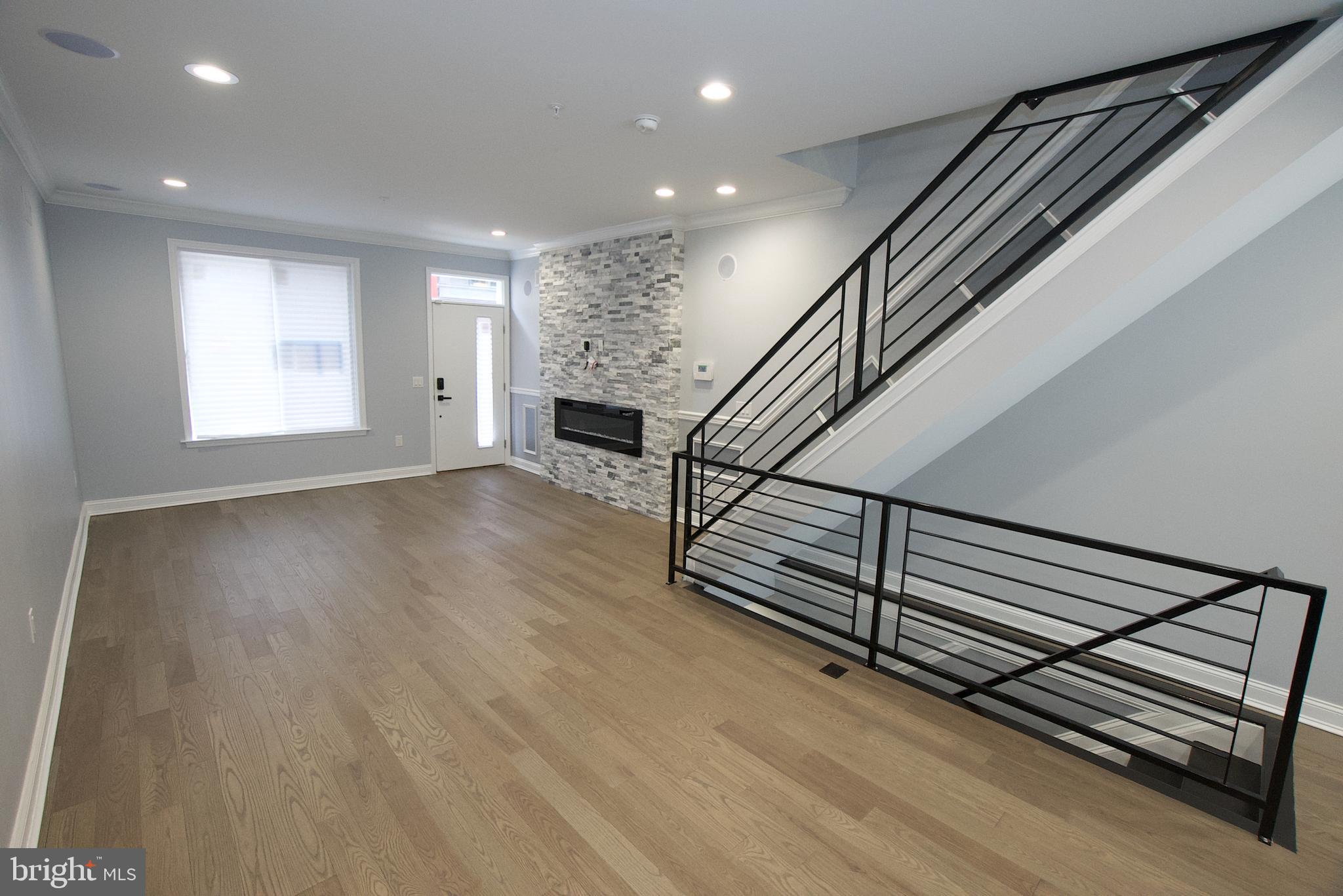 730 Mercy Street Philadelphia, PA 19148 - Photo 4 of 65 FIRST FLOOR LIVING ROOM