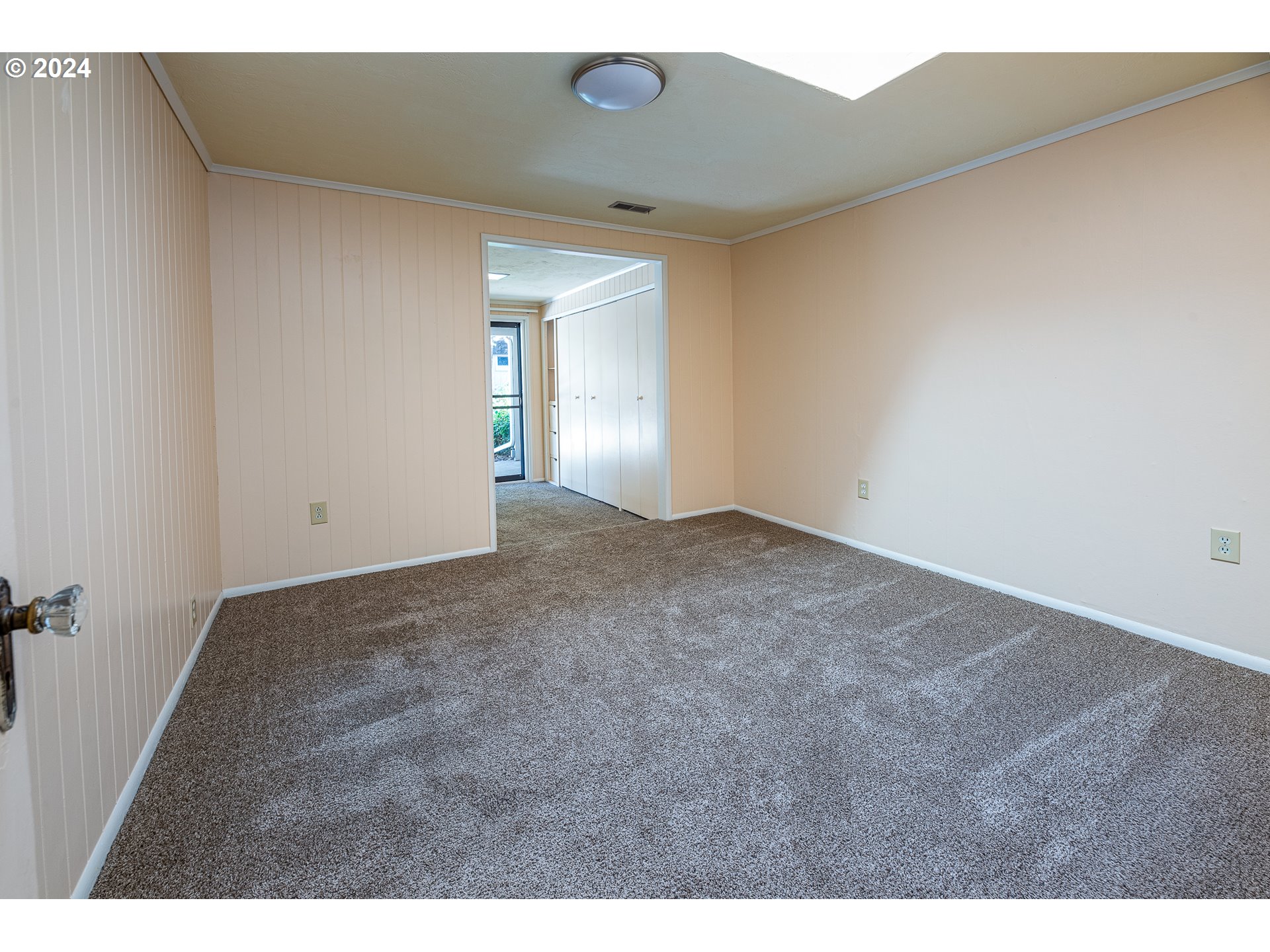 2875 Adams Street Eugene, OR 97405 - Photo 19 of 47 a view of an empty room and window