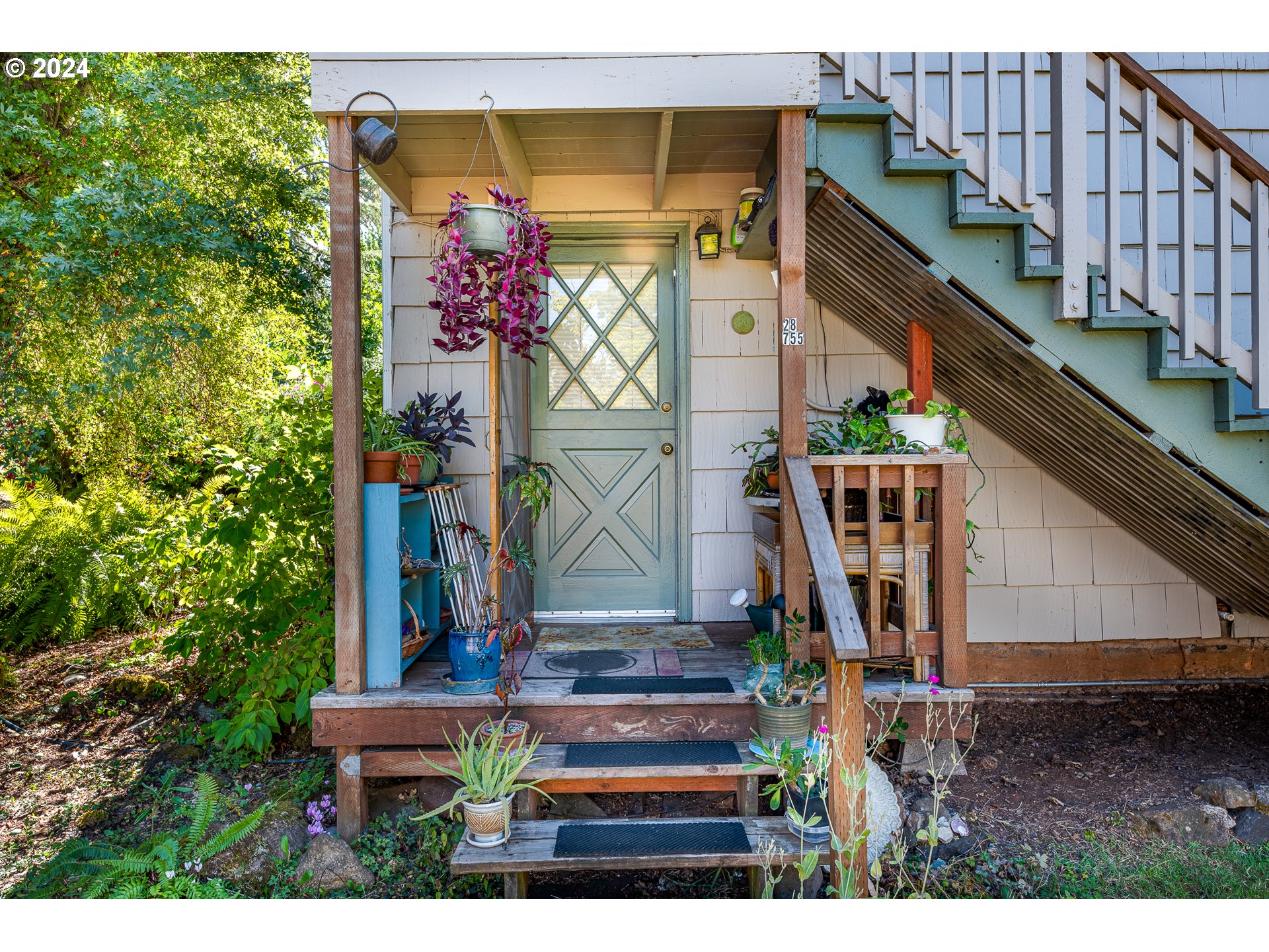 2875 Adams Street Eugene, OR 97405 - Photo 31 of 47 a view of entryway front of house