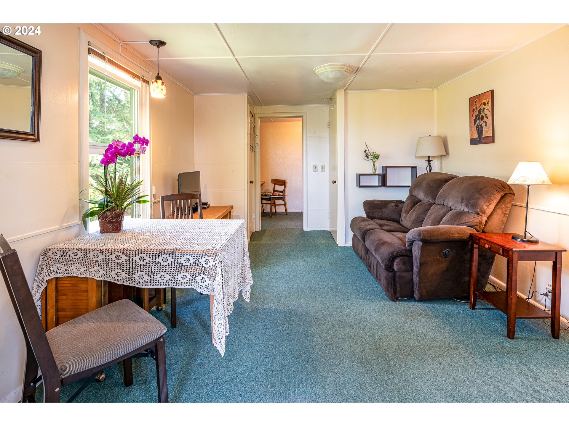 2875 Adams Street Eugene, OR 97405 - Photo 33 of 47 a living room with furniture and a potted plant