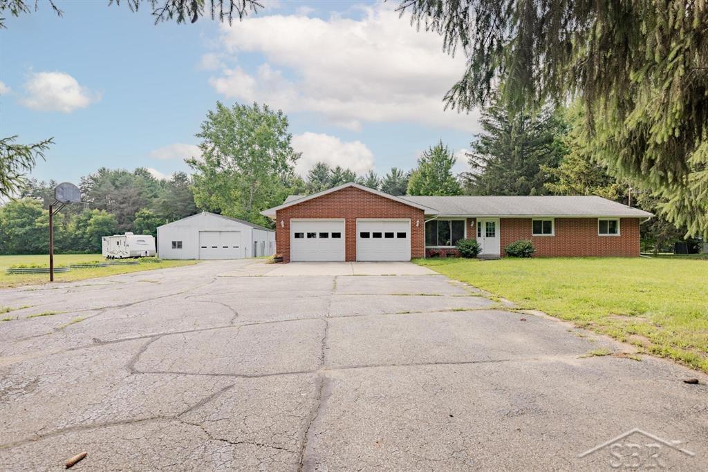 4949 North Hemlock Road Hemlock, MI 48626 - Photo 4 of 37