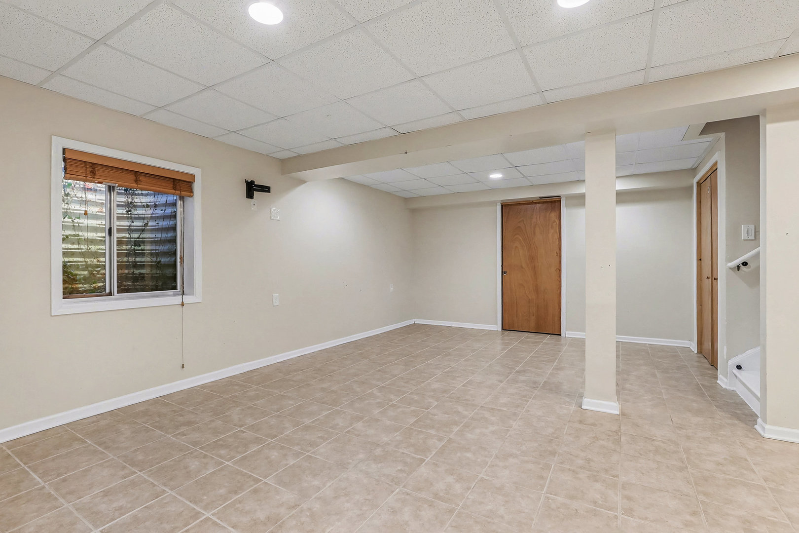 1576 Marigold Lane Minooka, IL 60447 - Photo 22 of 25 an empty room with windows
