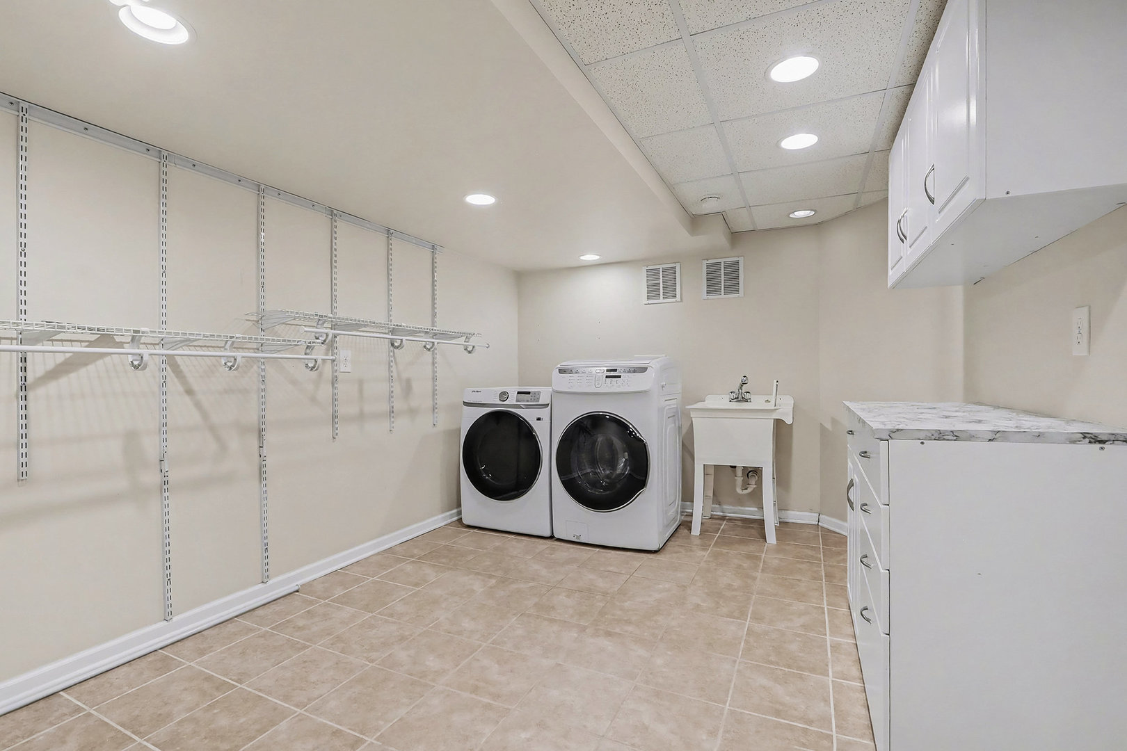 1576 Marigold Lane Minooka, IL 60447 - Photo 23 of 25 a utility room with dryer and washer