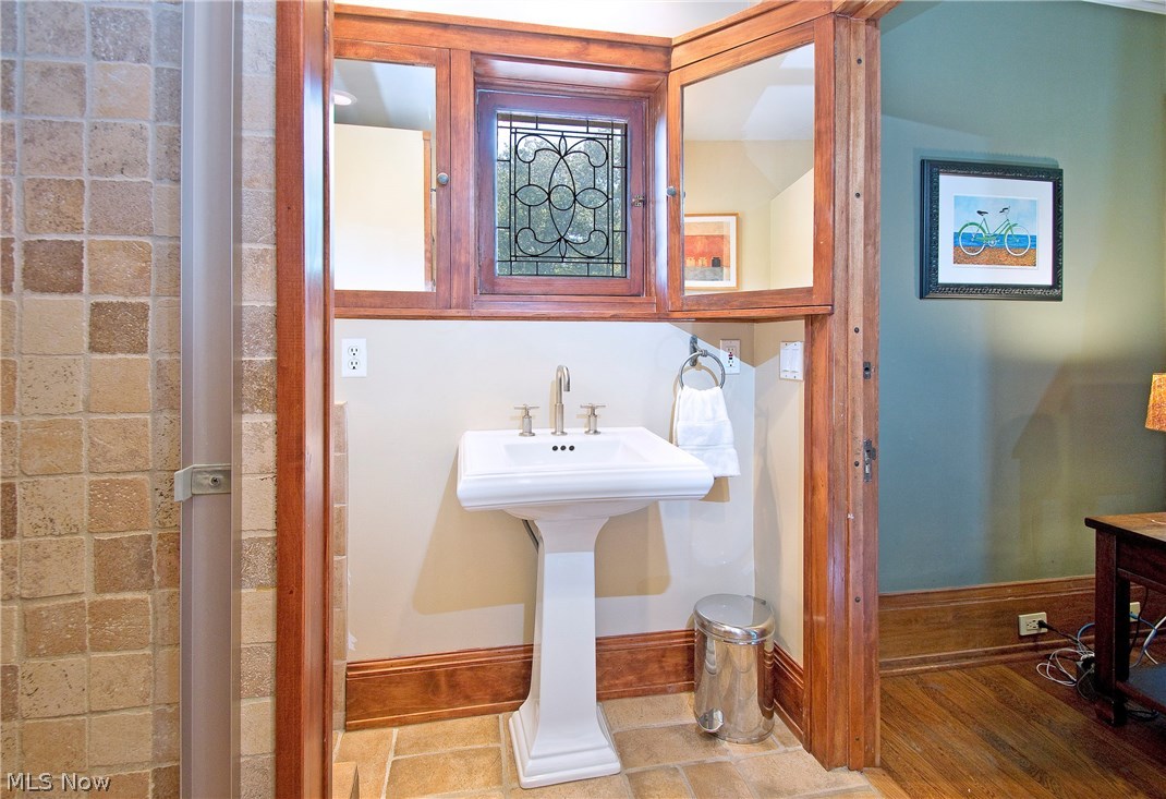 2596 Guilford Road Cleveland, OH 44118 - Photo 22 of 35 Gallery Image 22