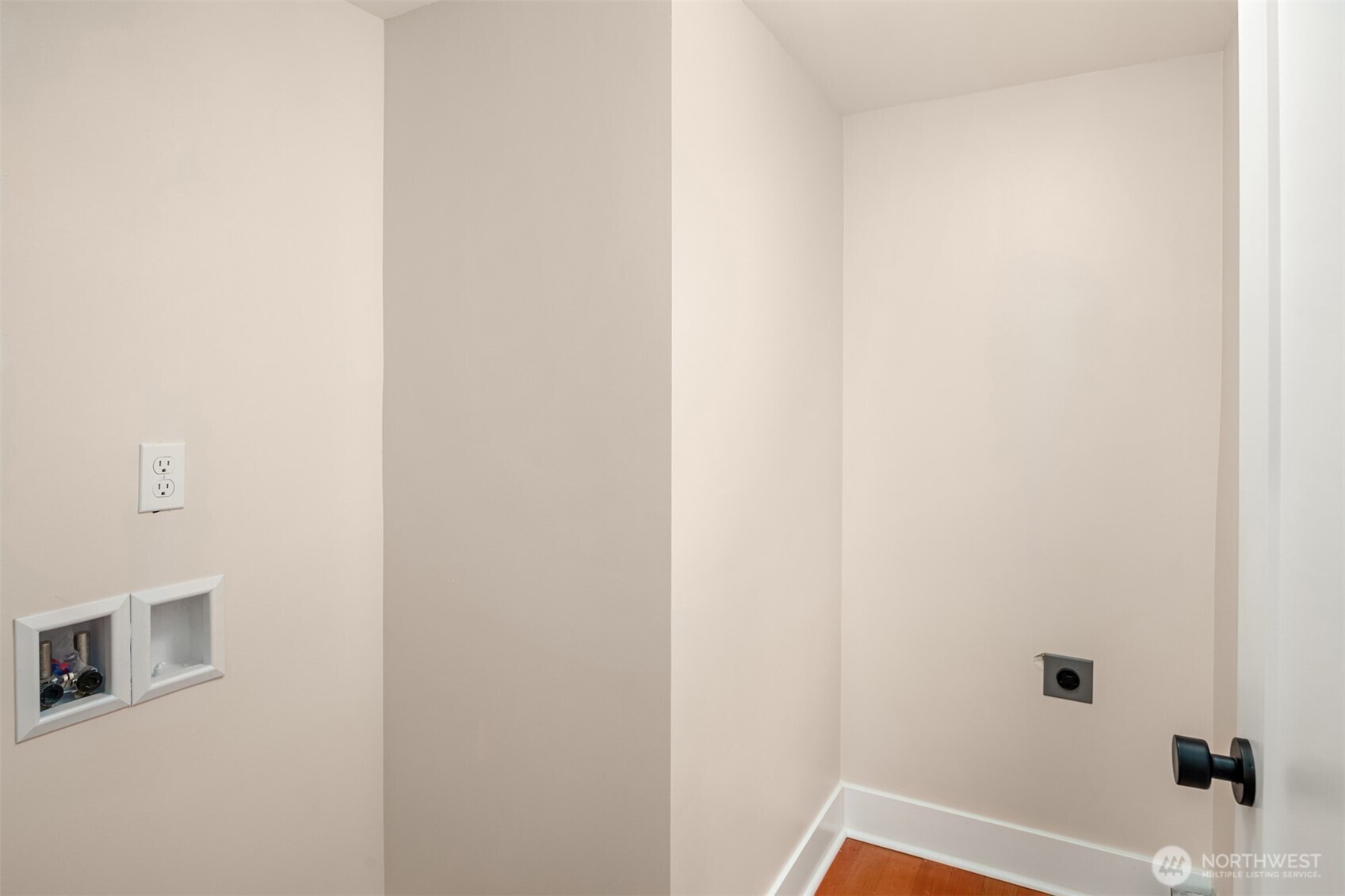 306 3rd Street Sultan, WA 98294 - Photo 12 of 40 a bathroom with a bathtub