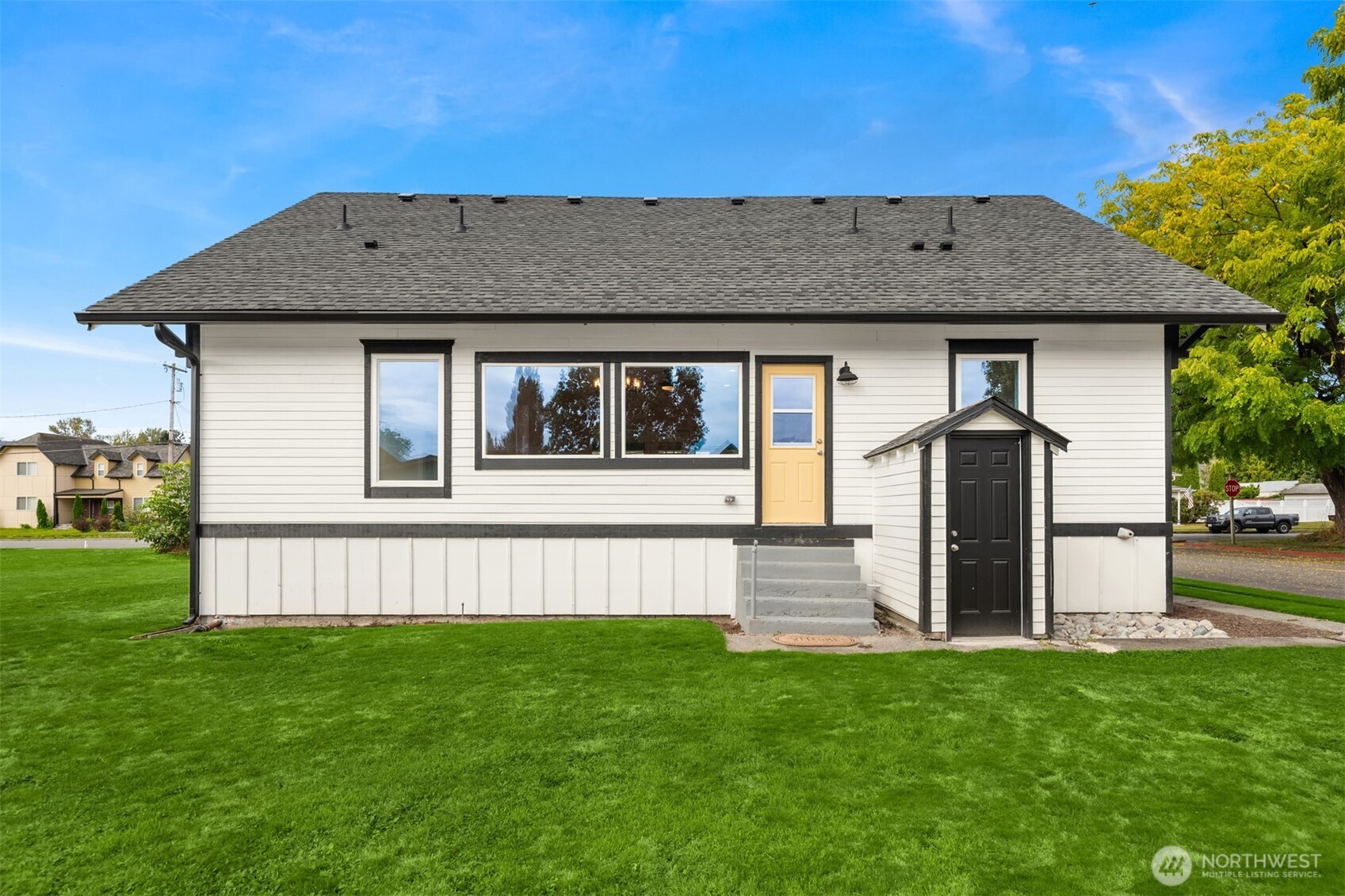 306 3rd Street Sultan, WA 98294 - Photo 23 of 40 a front view of a house with garden