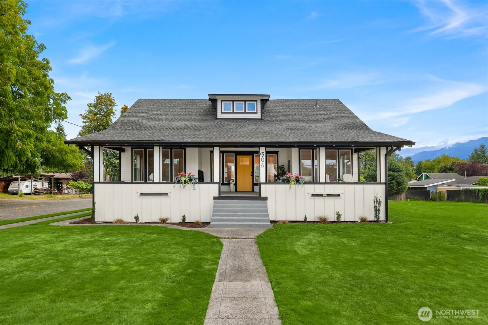 306 3rd Street Sultan, WA 98294 - Photo 27 of 40 a front view of house with garden
