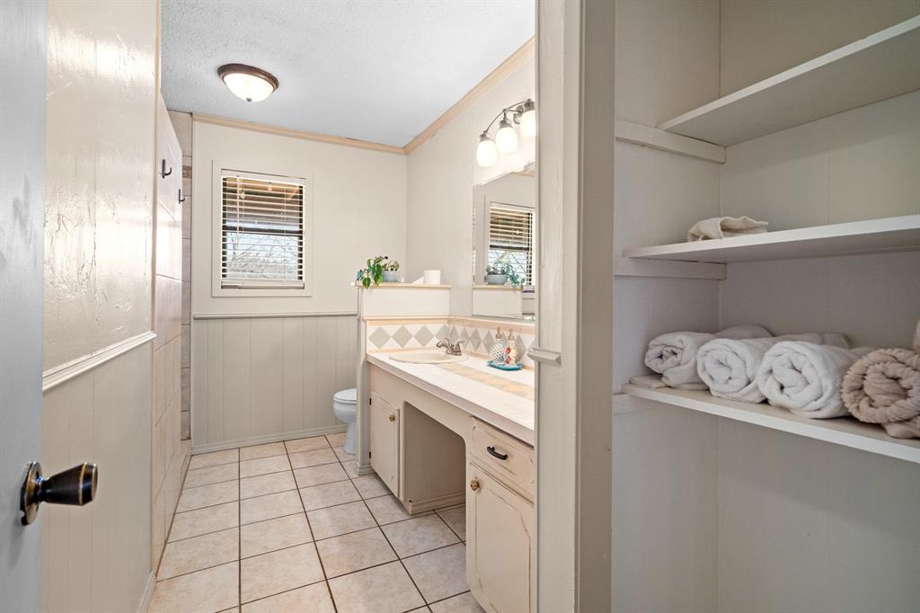 101 Taylor Street Como, TX 75431 - Photo 21 of 39 a view of bathroom