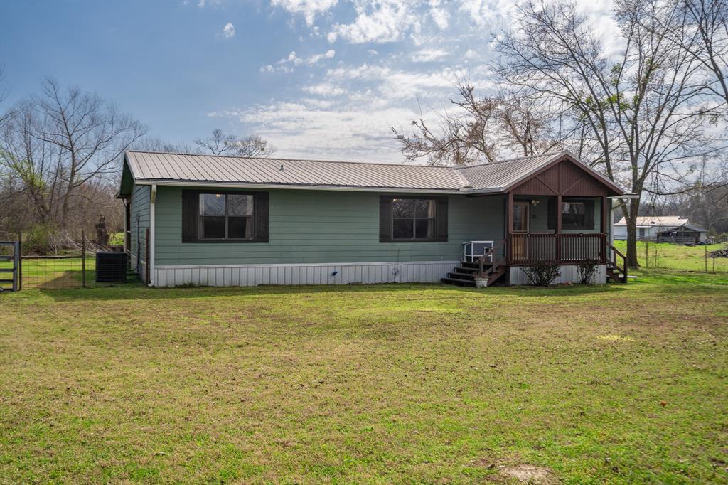101 Taylor Street Como, TX 75431 - Photo 4 of 39 a front view of a house with a garden
