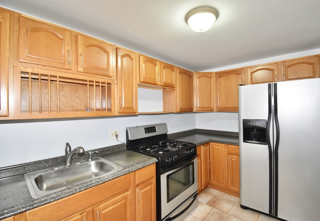 12 Manor Court, Unit 12 Springfield, MA 01118 - Photo 4 of 21