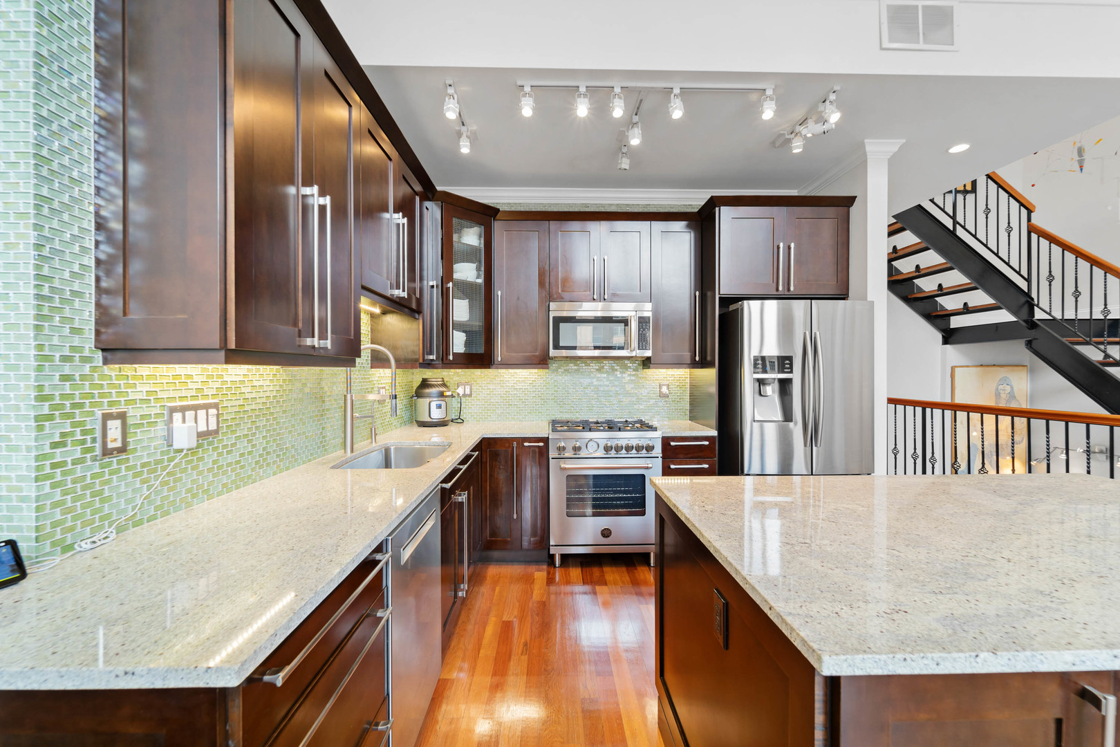 Undisclosed Address Chicago, IL 60607 - Photo 6 of 38