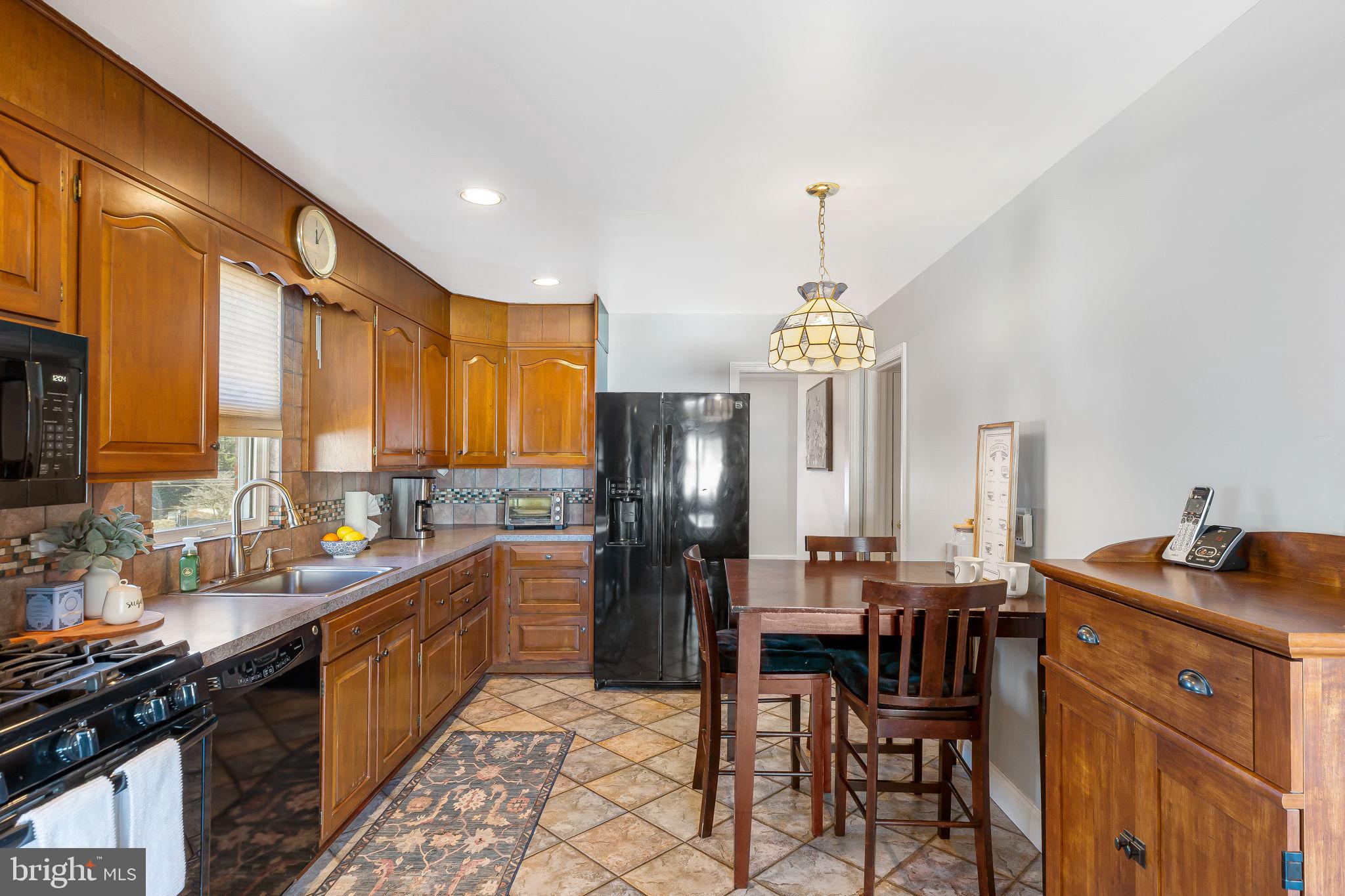 408 Barker Road Springfield, PA 19064 - Photo 9 of 27