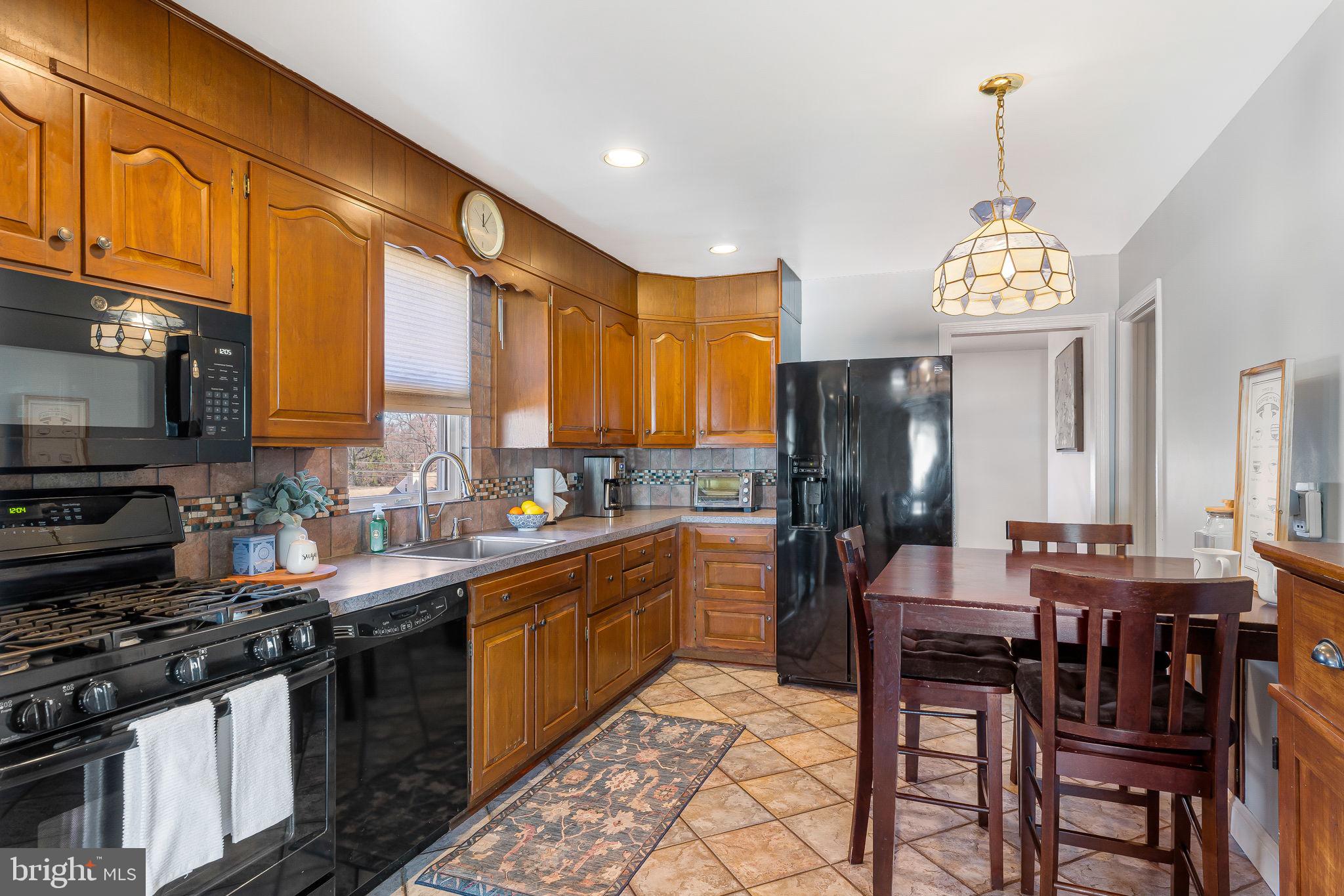 408 Barker Road Springfield, PA 19064 - Photo 10 of 27