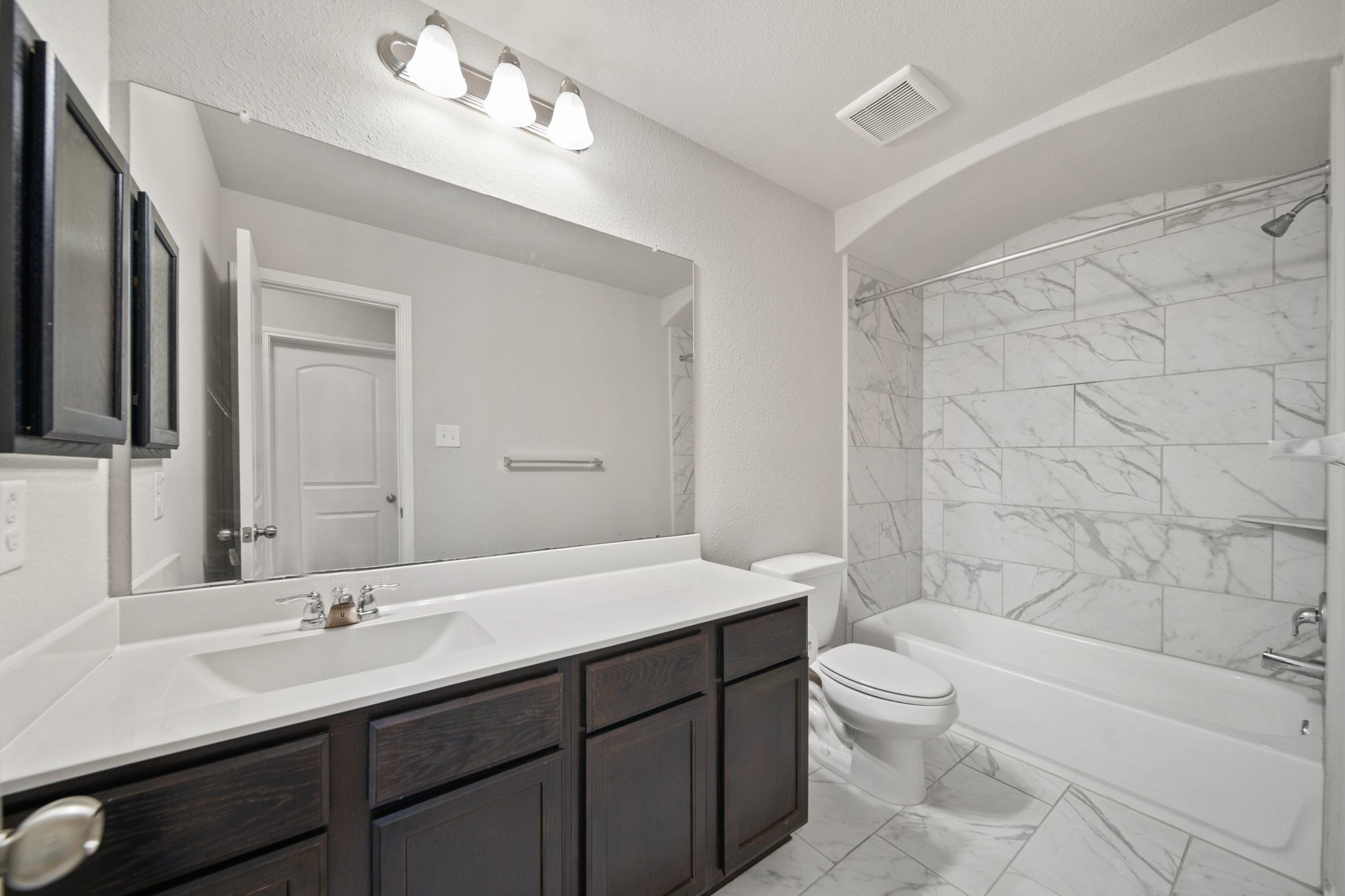 8802 Mallow Rose Way Rosharon, TX 77583 - Photo 20 of 29 Spacious secondary bathroom with tile floors, granite countertops and backsplash, a large mirror, and a shower/tub combo with gorgeous tile walls.