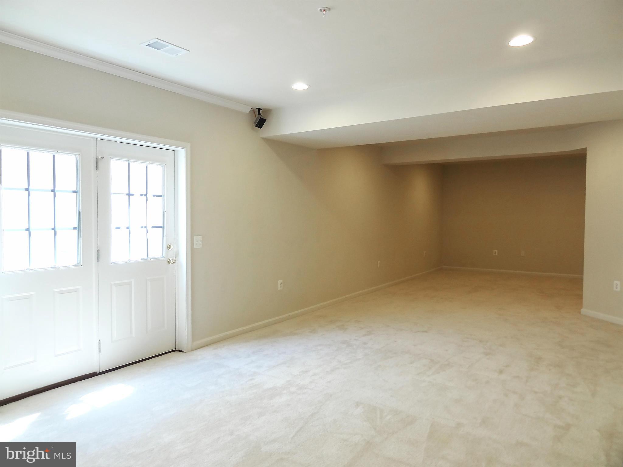 9800 Traver Street Bowie, MD 20721 - Photo 29 of 30 an empty room with windows