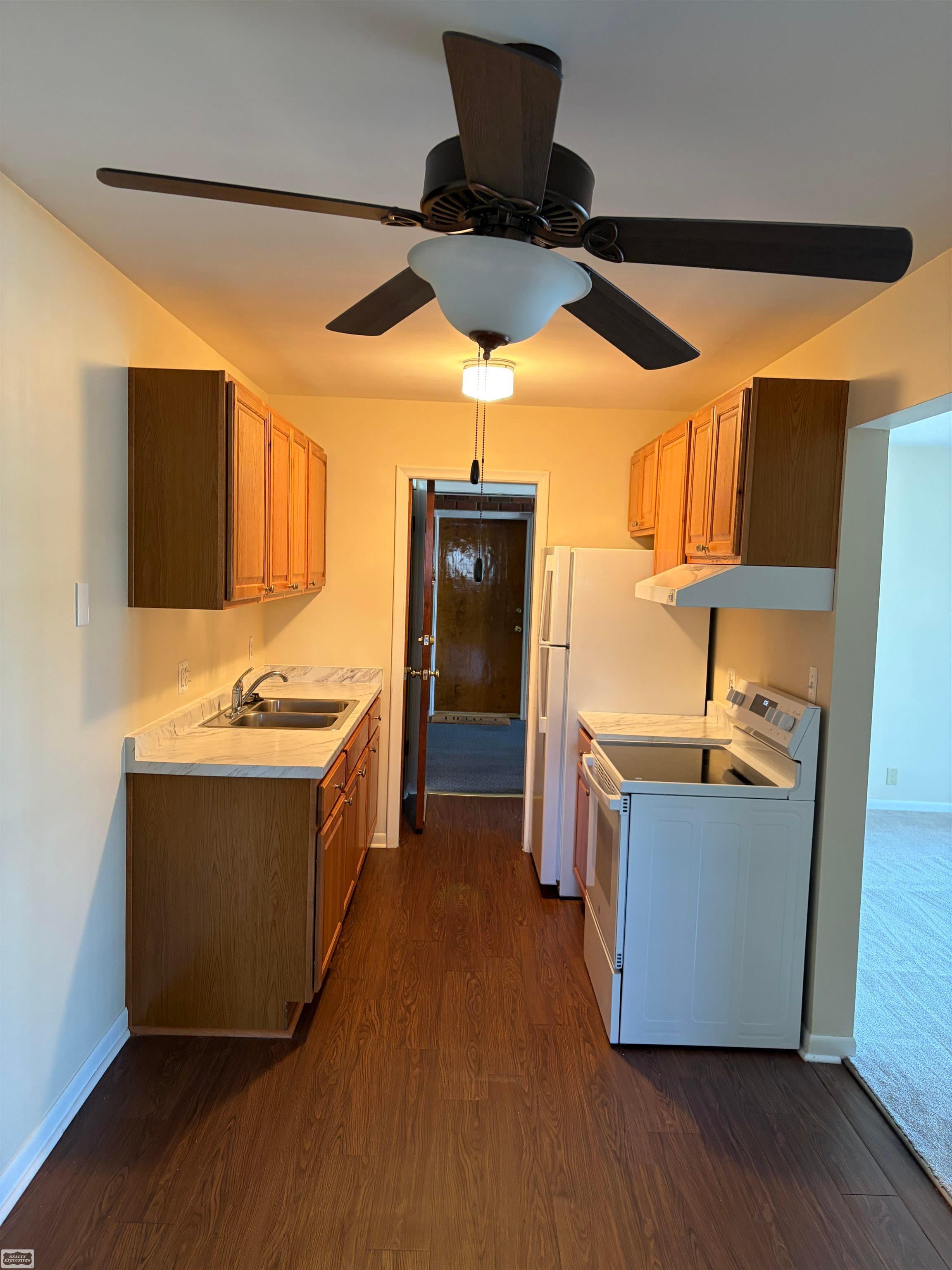 23321 Kelly Road, Unit 8 Eastpointe, MI 48021 - Photo 2 of 9 50220227-a4279f17-8ae7-4785-afa6-43a4ffd288e8.JPG