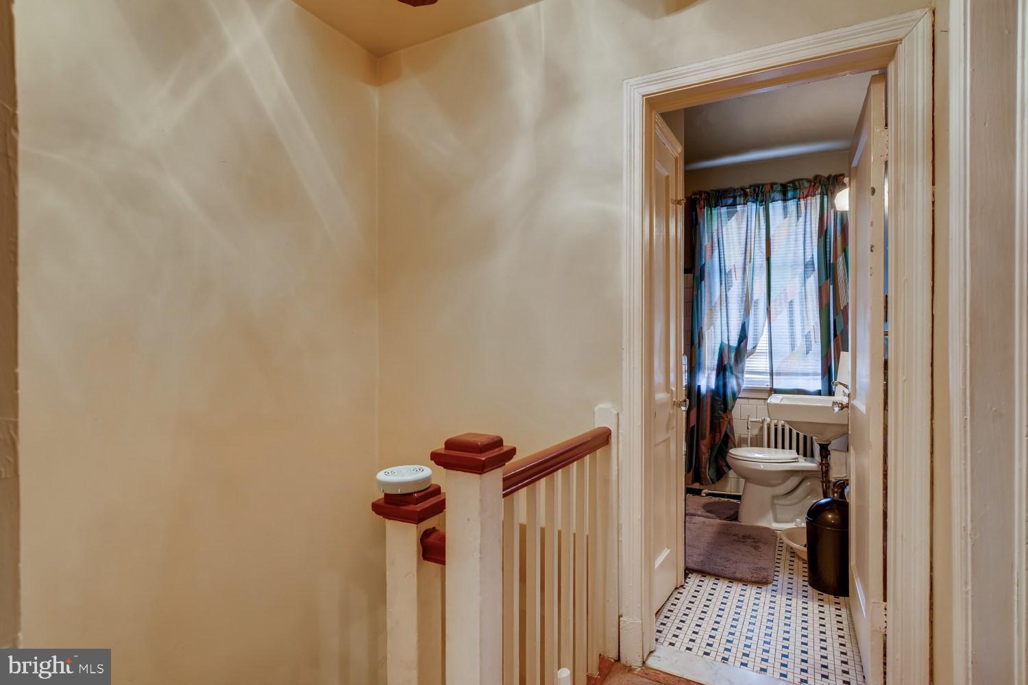 4107 Roland View Avenue Baltimore, MD 21215 - Photo 12 of 25