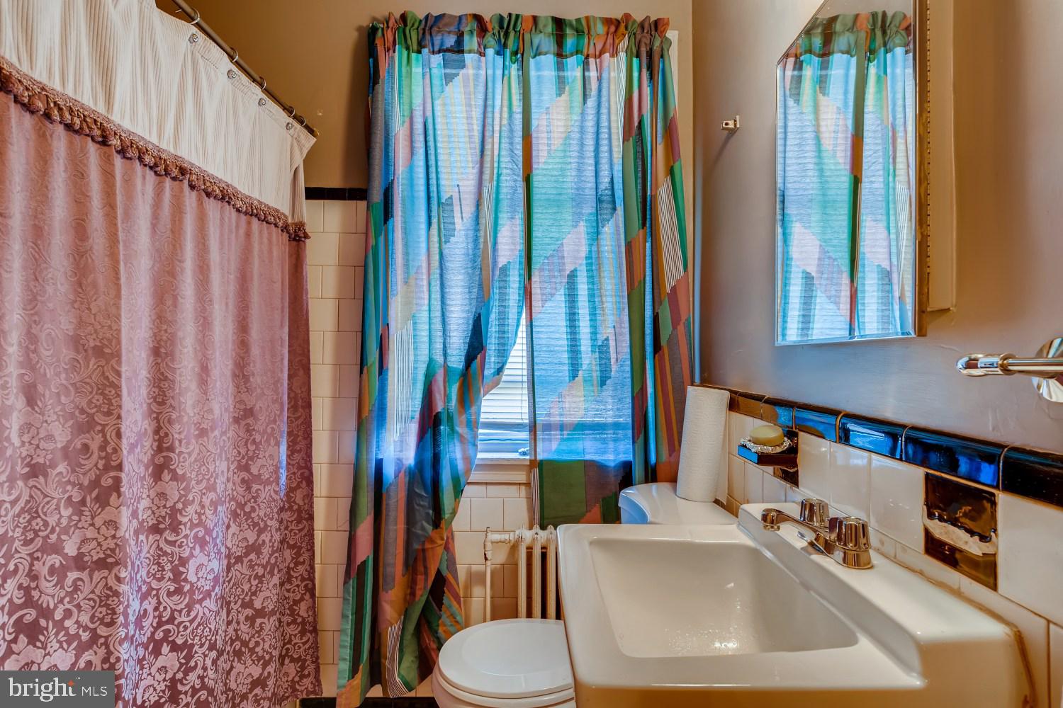 4107 Roland View Avenue Baltimore, MD 21215 - Photo 13 of 25