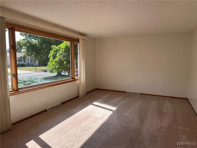 $254,900 | 32 Lordan Drive, Cheektowaga, NY 14227