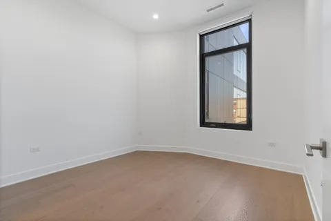 $1,025,000 | 6 North Bishop Street, Unit 406, Chicago, IL 60607