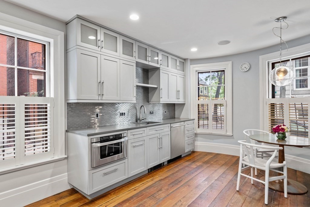 2 Laurel Street Boston, MA 02129 - Photo 4 of 30