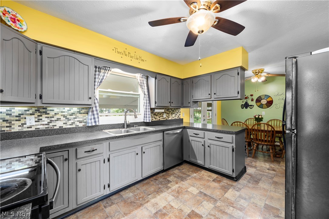 8510 Murray Ridge Road Elyria, OH 44035 - Photo 15 of 49