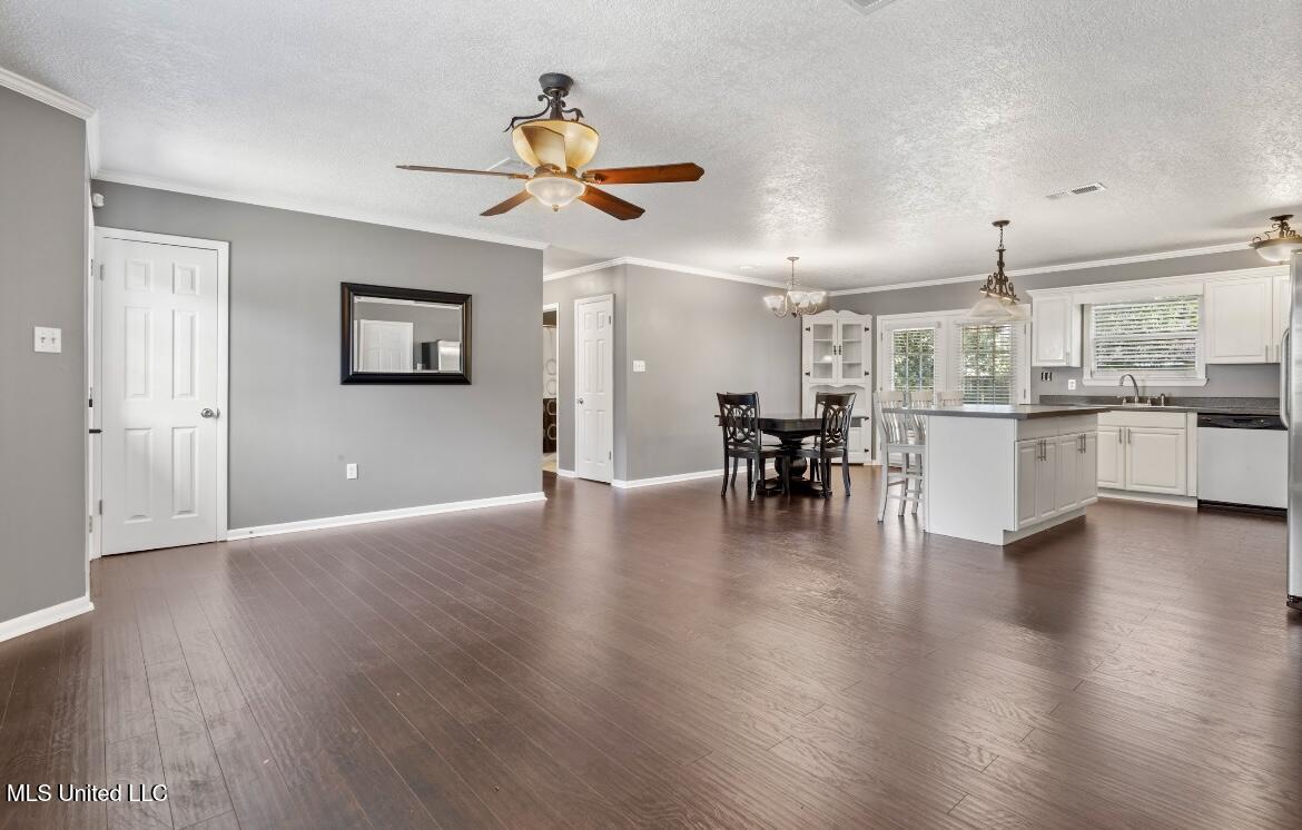 11390 Ruth Court Biloxi, MS 39532 - Photo 3 of 27 IMG_4408