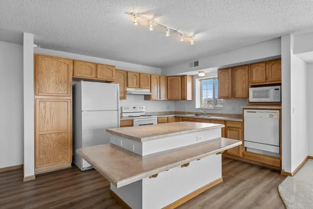 $68,178 | 2155 6th Lane Southeast, Unit 208, Cambridge, MN 55008