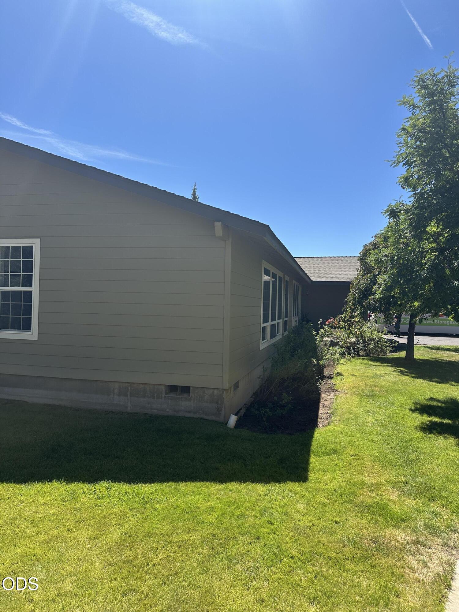 23348 Chisholm Trail Bend, OR 97702 - Photo 4 of 21