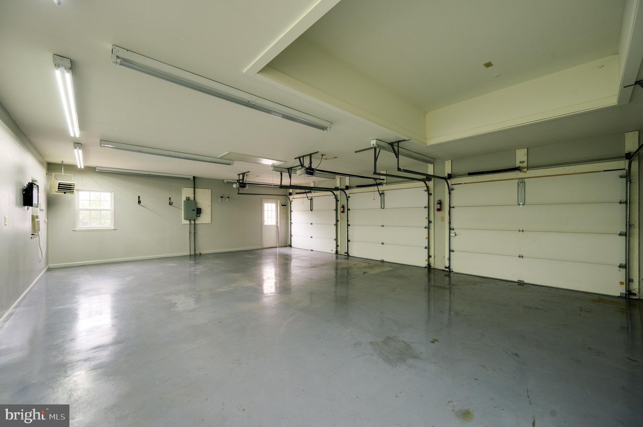 1013 Conifer Road Leesport, PA 19533 - Photo 89 of 102 an empty room with windows and pillars in it
